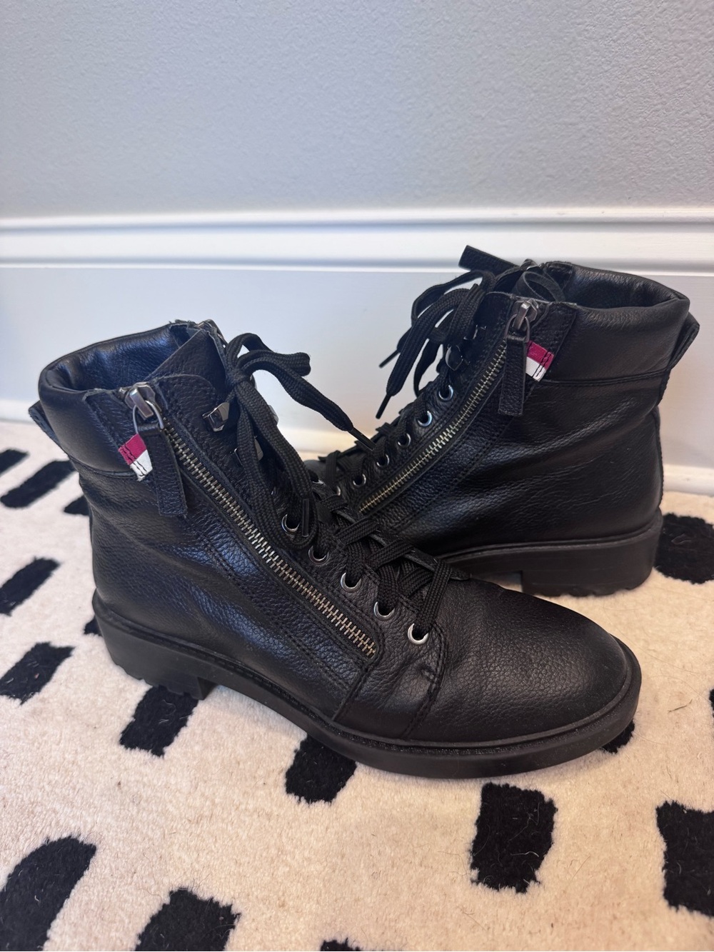 Women’s Linea Paolo Telana Black Leather Lace-Up Combat Boots Size 7